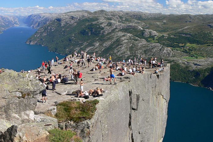 Preikestolen_fifu_Wikimedia-Commons