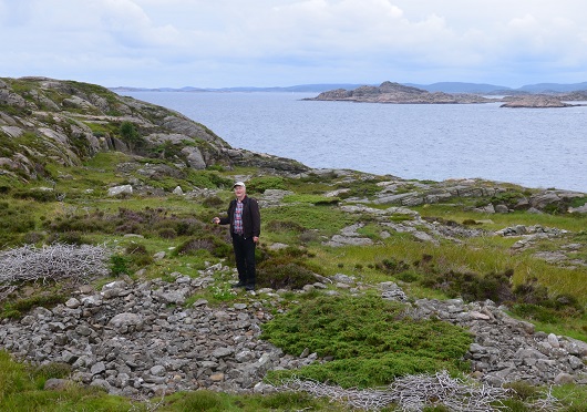 530x372 Gravhaug med Jostein