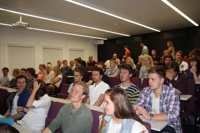 x711_studenter.jpg.pagespeed.ic.KWGcorbeOB (1)