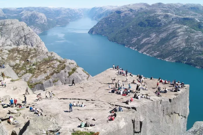 xPreikestolen-x-711.jpg.pagespeed.ic.3KFrlVDEqq