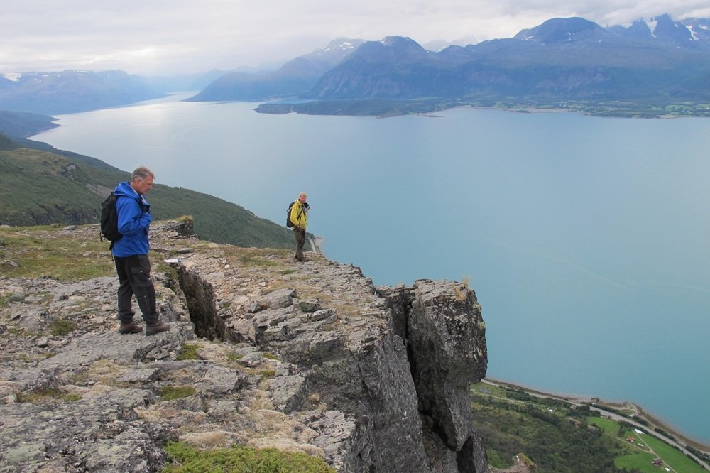 Borer i skredutsatt fjell